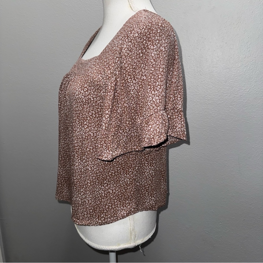Urban Romantics Women’s Top Small  Brown‎ White Floral Print 100% Rayon Flutter - Picture 3 of 10